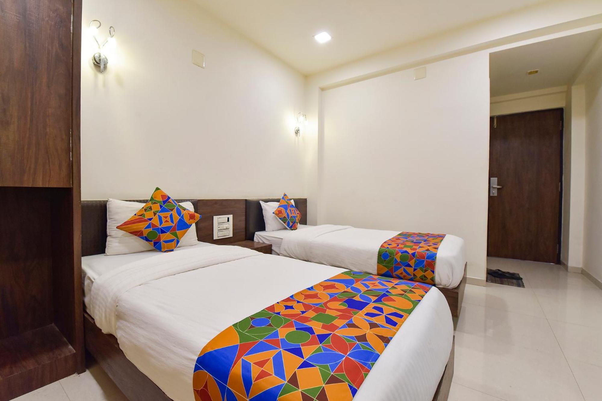אחמדאבאד Fabhotel A1 Plaza מראה חיצוני תמונה